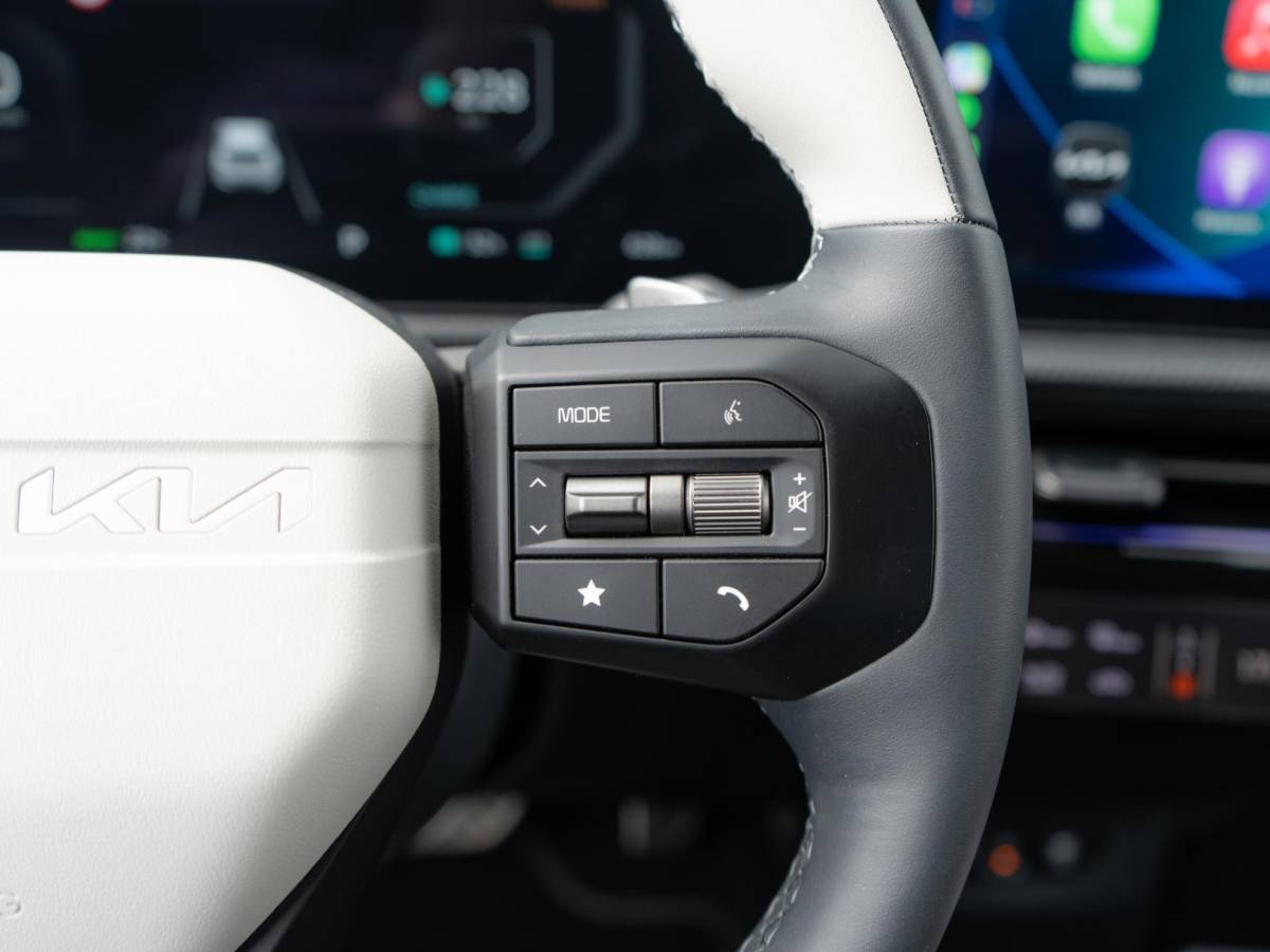 Kia EV6 Kia EV6 GT-Line Business Edition 84 kWh Speciale uitvoering | 21 inch GT velgen | Hifi upgrade met Subwoofer | Gele remklauwen | Stoel verwarming l Elektrische kofferklep | GT pakket | LED | Keyless | 20 inch LMV