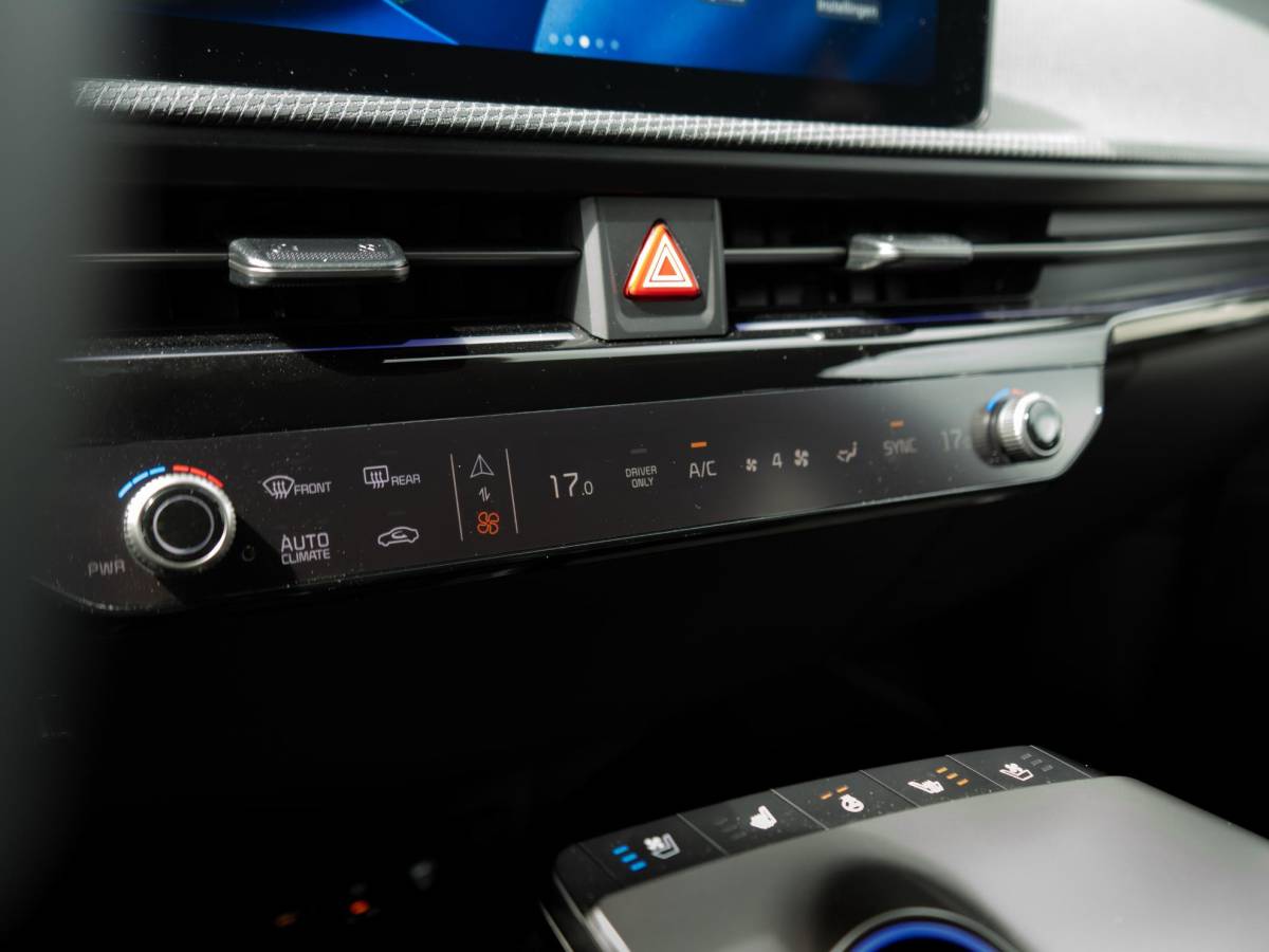 Kia EV6 Kia EV6 GT-Line Business Edition 84 kWh Speciale uitvoering | 21 inch GT velgen | Hifi upgrade met Subwoofer | Gele remklauwen | Stoel verwarming l Elektrische kofferklep | GT pakket | LED | Keyless | 20 inch LMV