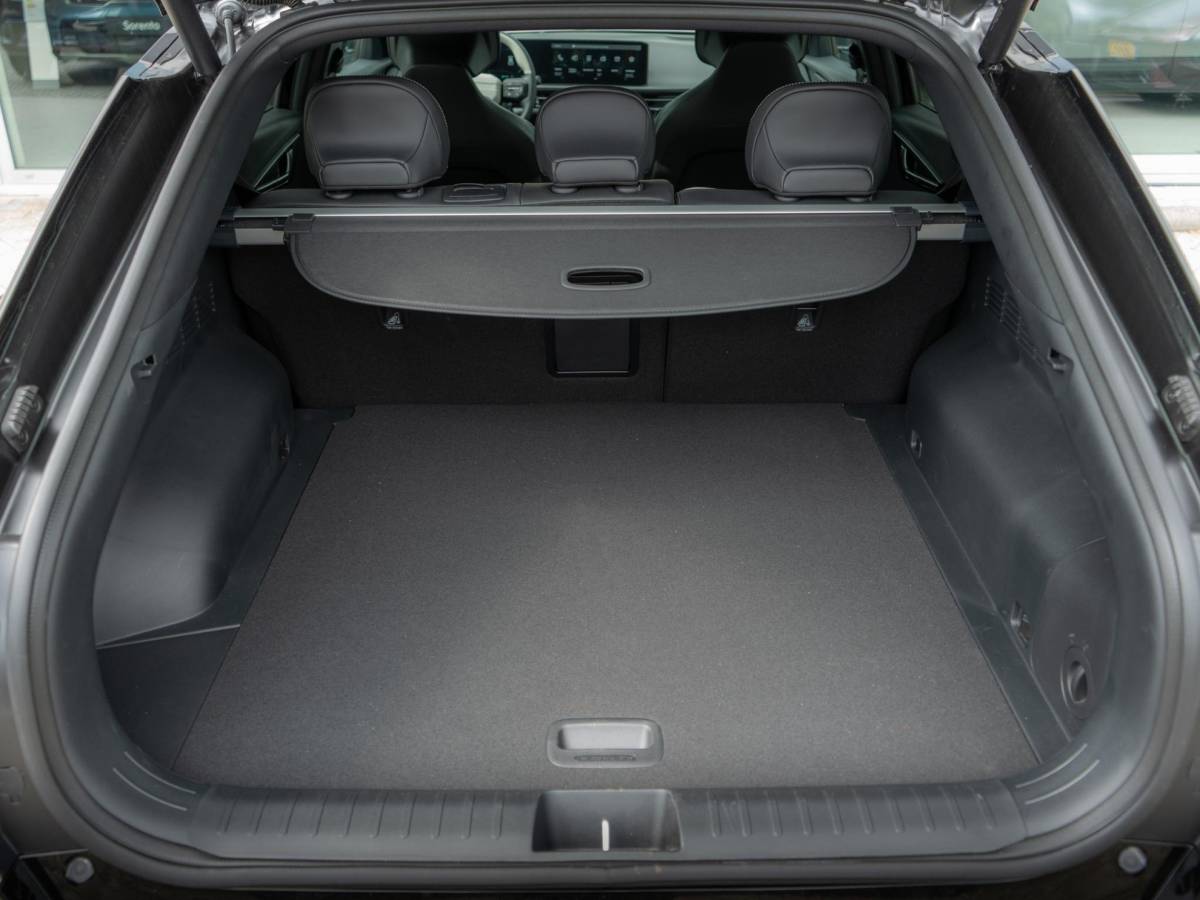 Kia EV6 Kia EV6 GT-Line Business Edition 84 kWh Speciale uitvoering | 21 inch GT velgen | Hifi upgrade met Subwoofer | Gele remklauwen | Stoel verwarming l Elektrische kofferklep | GT pakket | LED | Keyless | 20 inch LMV