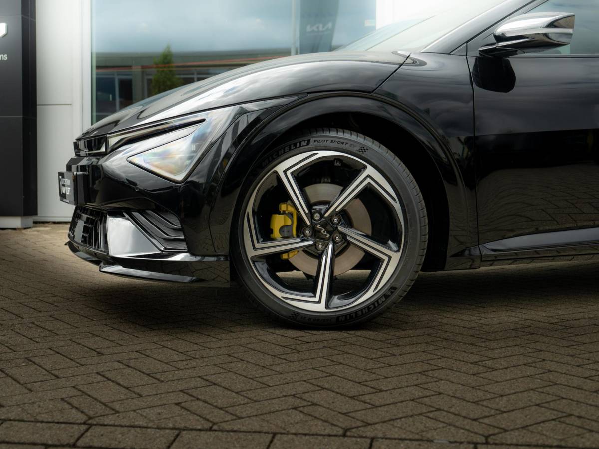 Kia EV6 Kia EV6 GT-Line Business Edition 84 kWh Speciale uitvoering | 21 inch GT velgen | Hifi upgrade met Subwoofer | Gele remklauwen | Stoel verwarming l Elektrische kofferklep | GT pakket | LED | Keyless | 20 inch LMV
