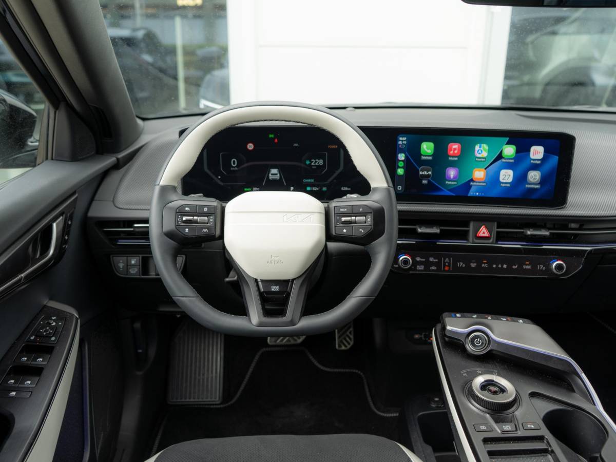 Kia EV6 Kia EV6 GT-Line Business Edition 84 kWh Speciale uitvoering | 21 inch GT velgen | Hifi upgrade met Subwoofer | Gele remklauwen | Stoel verwarming l Elektrische kofferklep | GT pakket | LED | Keyless | 20 inch LMV