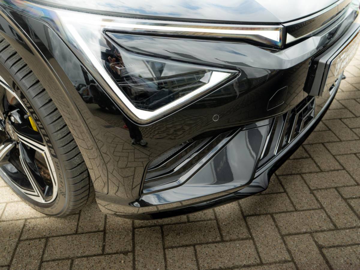 Kia EV6 Kia EV6 GT-Line Business Edition 84 kWh Speciale uitvoering | 21 inch GT velgen | Hifi upgrade met Subwoofer | Gele remklauwen | Stoel verwarming l Elektrische kofferklep | GT pakket | LED | Keyless | 20 inch LMV