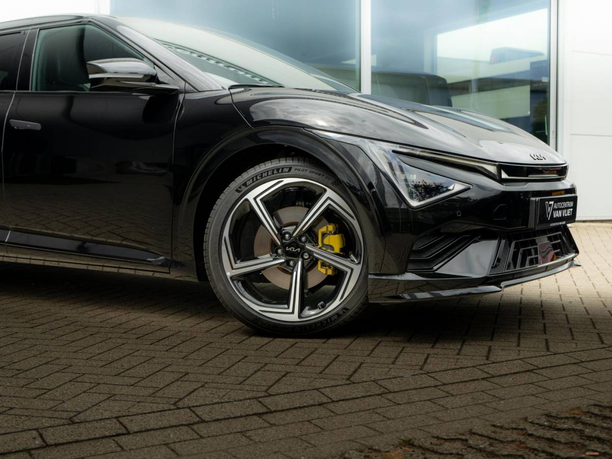 Kia EV6 Kia EV6 GT-Line Business Edition 84 kWh Speciale uitvoering | 21 inch GT velgen | Hifi upgrade met Subwoofer | Gele remklauwen | Stoel verwarming l Elektrische kofferklep | GT pakket | LED | Keyless | 20 inch LMV