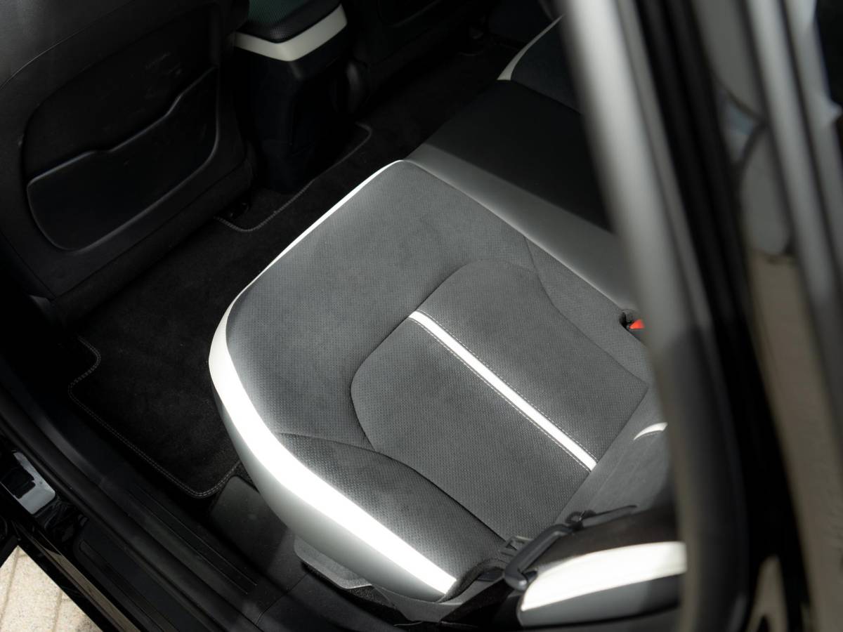 Kia EV6 Kia EV6 GT-Line Business Edition 84 kWh Speciale uitvoering | 21 inch GT velgen | Hifi upgrade met Subwoofer | Gele remklauwen | Stoel verwarming l Elektrische kofferklep | GT pakket | LED | Keyless | 20 inch LMV