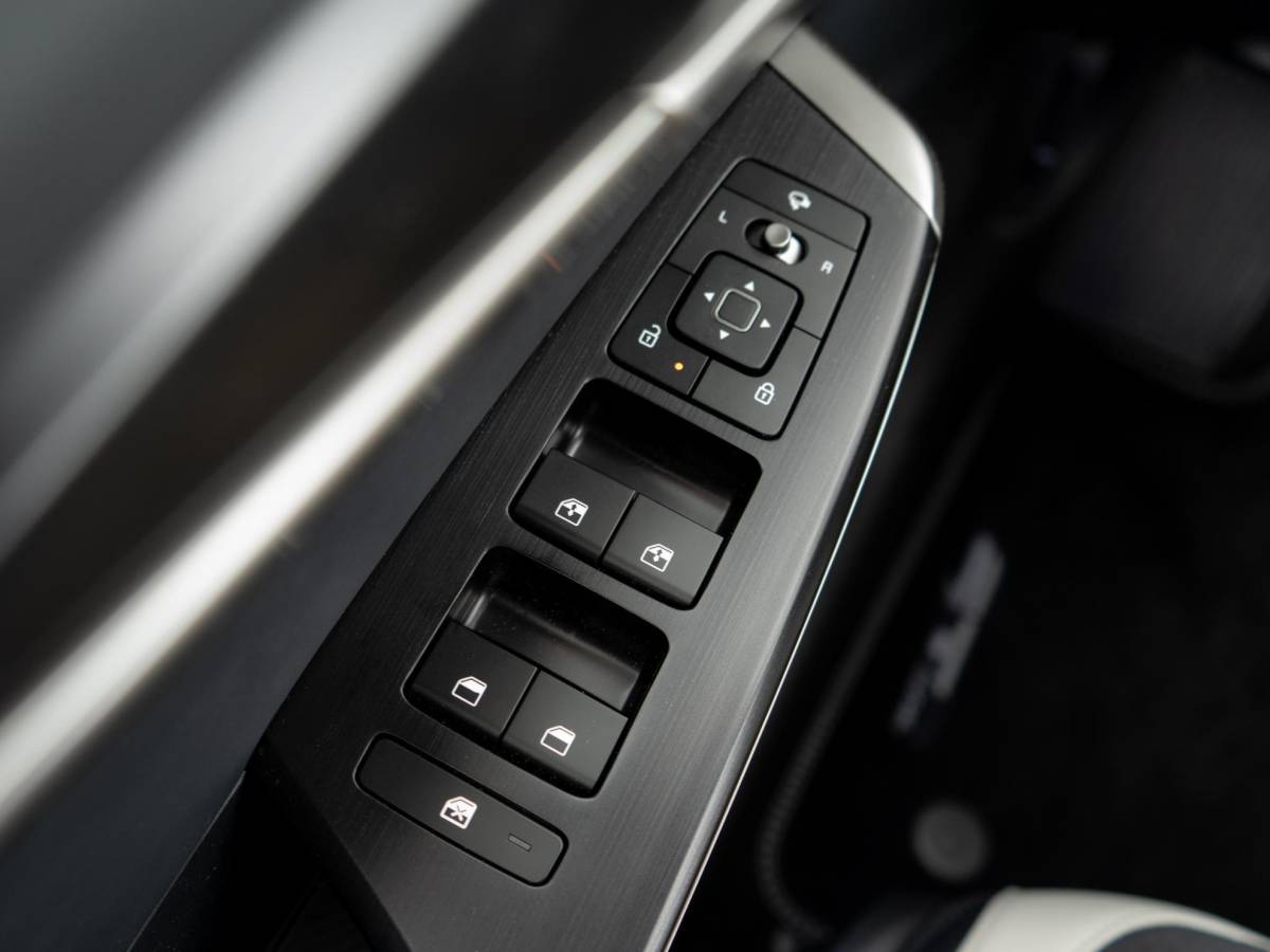 Kia EV6 Kia EV6 GT-Line Business Edition 84 kWh Speciale uitvoering | 21 inch GT velgen | Hifi upgrade met Subwoofer | Gele remklauwen | Stoel verwarming l Elektrische kofferklep | GT pakket | LED | Keyless | 20 inch LMV