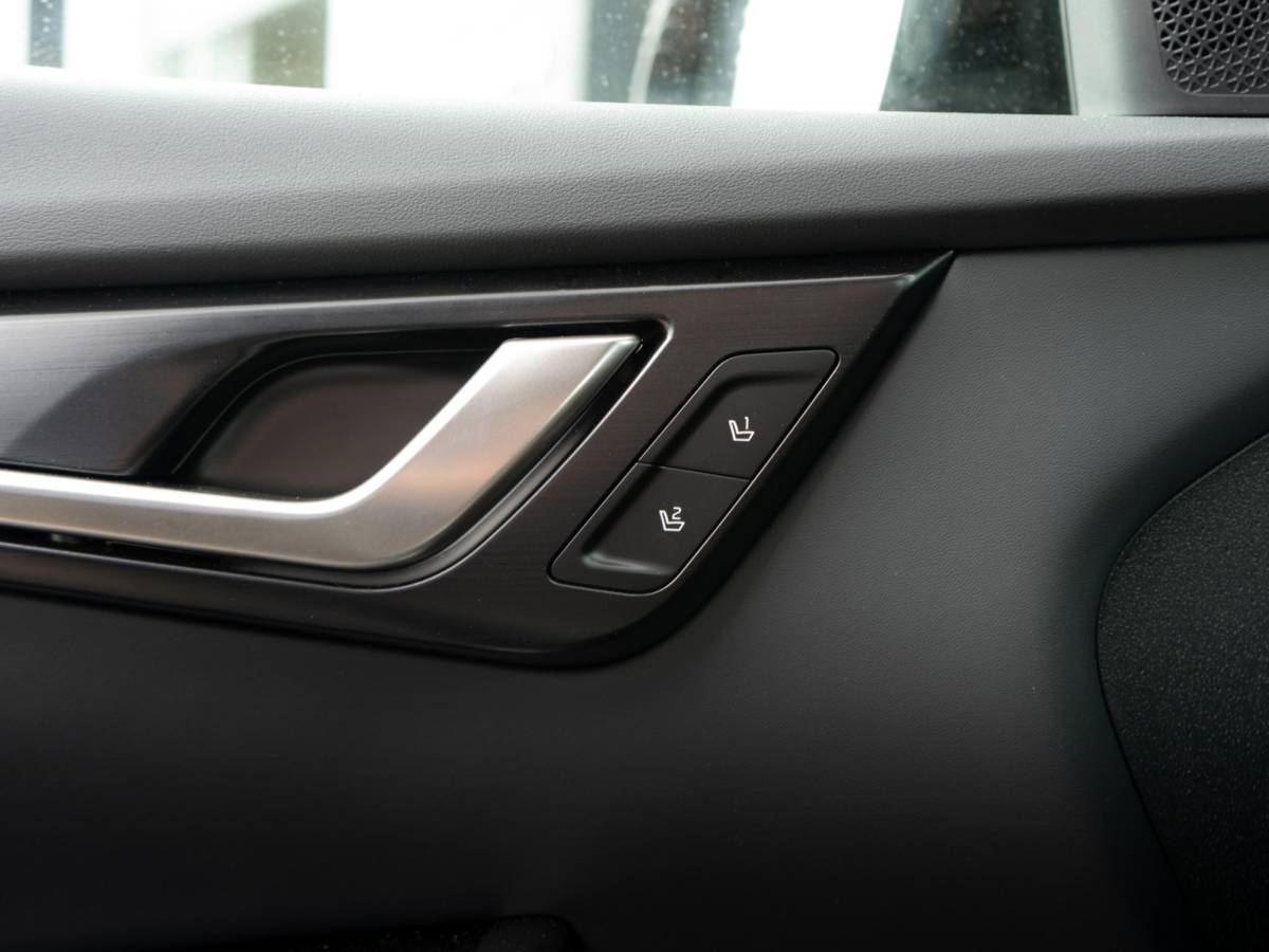 Kia EV6 Kia EV6 GT-Line Business Edition 84 kWh Speciale uitvoering | 21 inch GT velgen | Hifi upgrade met Subwoofer | Gele remklauwen | Stoel verwarming l Elektrische kofferklep | GT pakket | LED | Keyless | 20 inch LMV