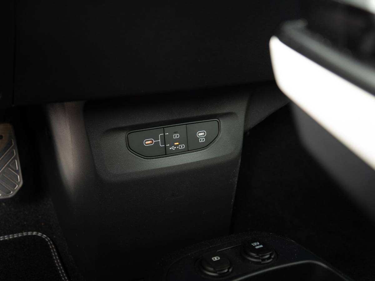 Kia EV6 Kia EV6 GT-Line Business Edition 84 kWh Speciale uitvoering | 21 inch GT velgen | Hifi upgrade met Subwoofer | Gele remklauwen | Stoel verwarming l Elektrische kofferklep | GT pakket | LED | Keyless | 20 inch LMV
