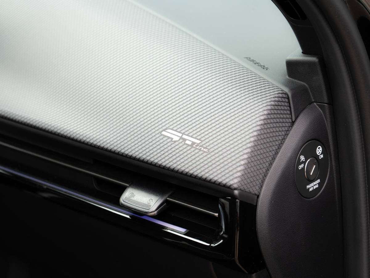 Kia EV6 Kia EV6 GT-Line Business Edition 84 kWh Speciale uitvoering | 21 inch GT velgen | Hifi upgrade met Subwoofer | Gele remklauwen | Stoel verwarming l Elektrische kofferklep | GT pakket | LED | Keyless | 20 inch LMV