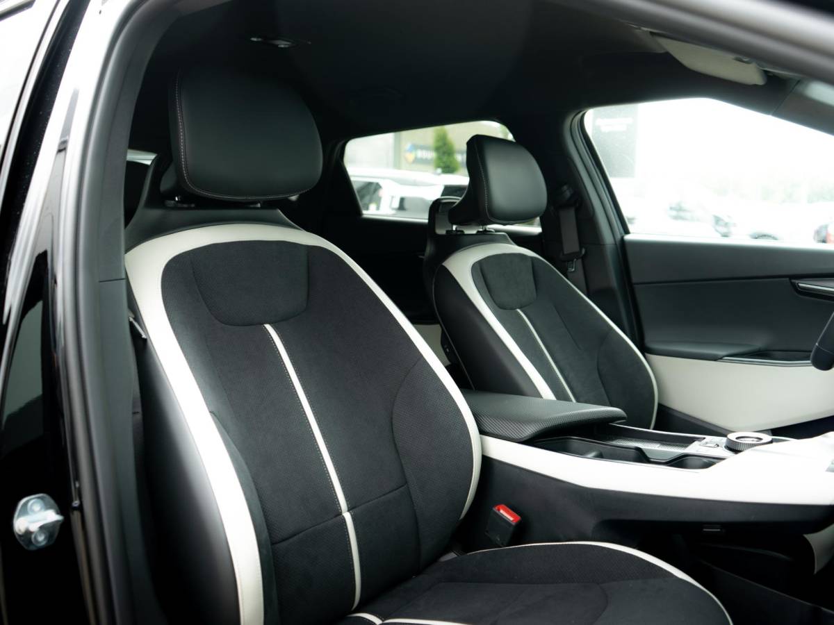 Kia EV6 Kia EV6 GT-Line Business Edition 84 kWh Speciale uitvoering | 21 inch GT velgen | Hifi upgrade met Subwoofer | Gele remklauwen | Stoel verwarming l Elektrische kofferklep | GT pakket | LED | Keyless | 20 inch LMV