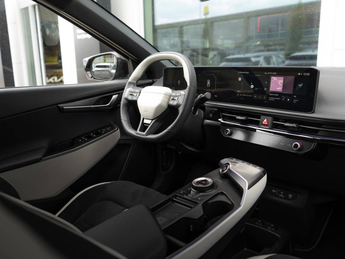 Kia EV6 Kia EV6 GT-Line Business Edition 84 kWh Speciale uitvoering | 21 inch GT velgen | Hifi upgrade met Subwoofer | Gele remklauwen | Stoel verwarming l Elektrische kofferklep | GT pakket | LED | Keyless | 20 inch LMV