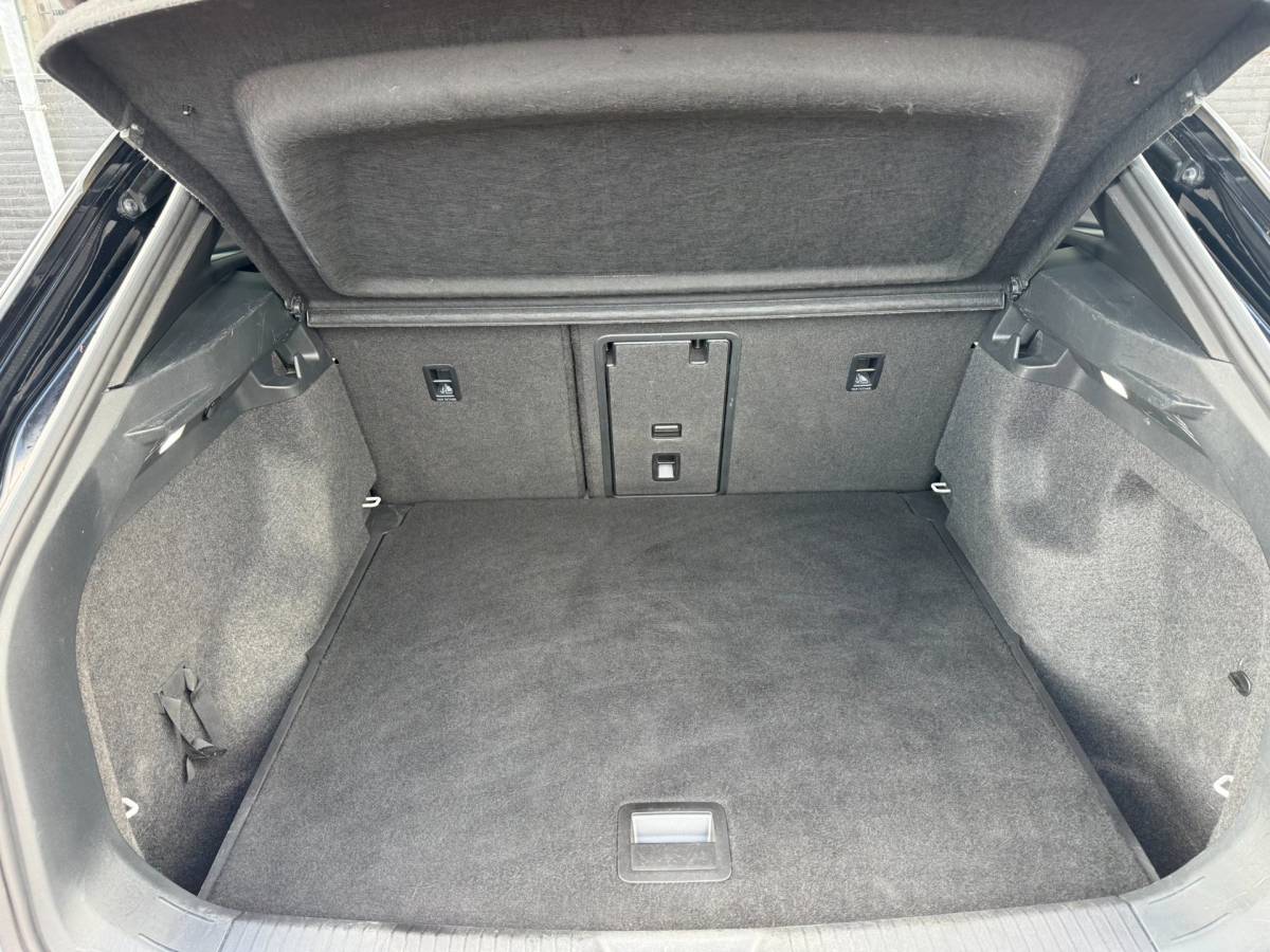 Volkswagen ID.4 Volkswagen ID.4 First Max 77 kWh ** PANO + MASSAGE + THAAK + 360 CAMERA + FULL OPTION**