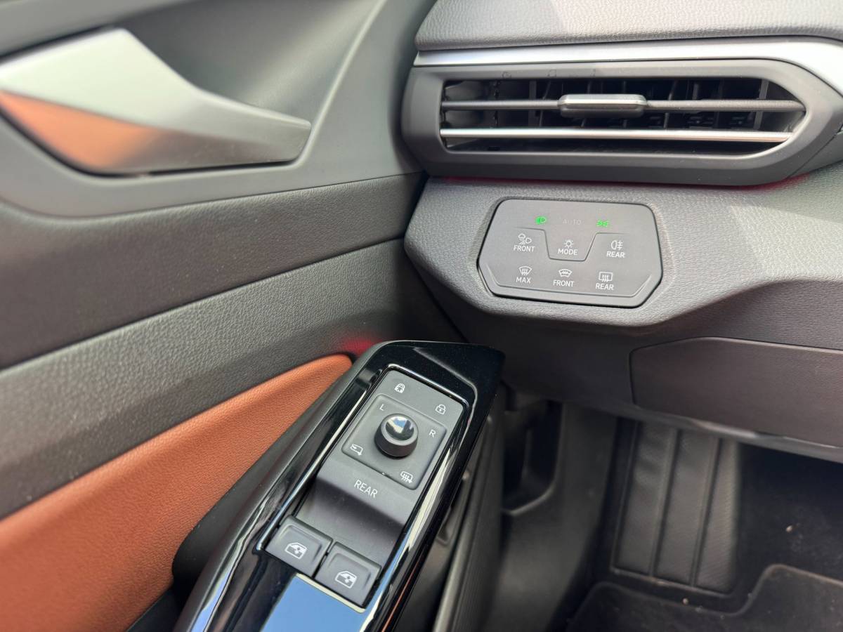 Volkswagen ID.4 Volkswagen ID.4 First Max 77 kWh ** PANO + MASSAGE + THAAK + 360 CAMERA + FULL OPTION**