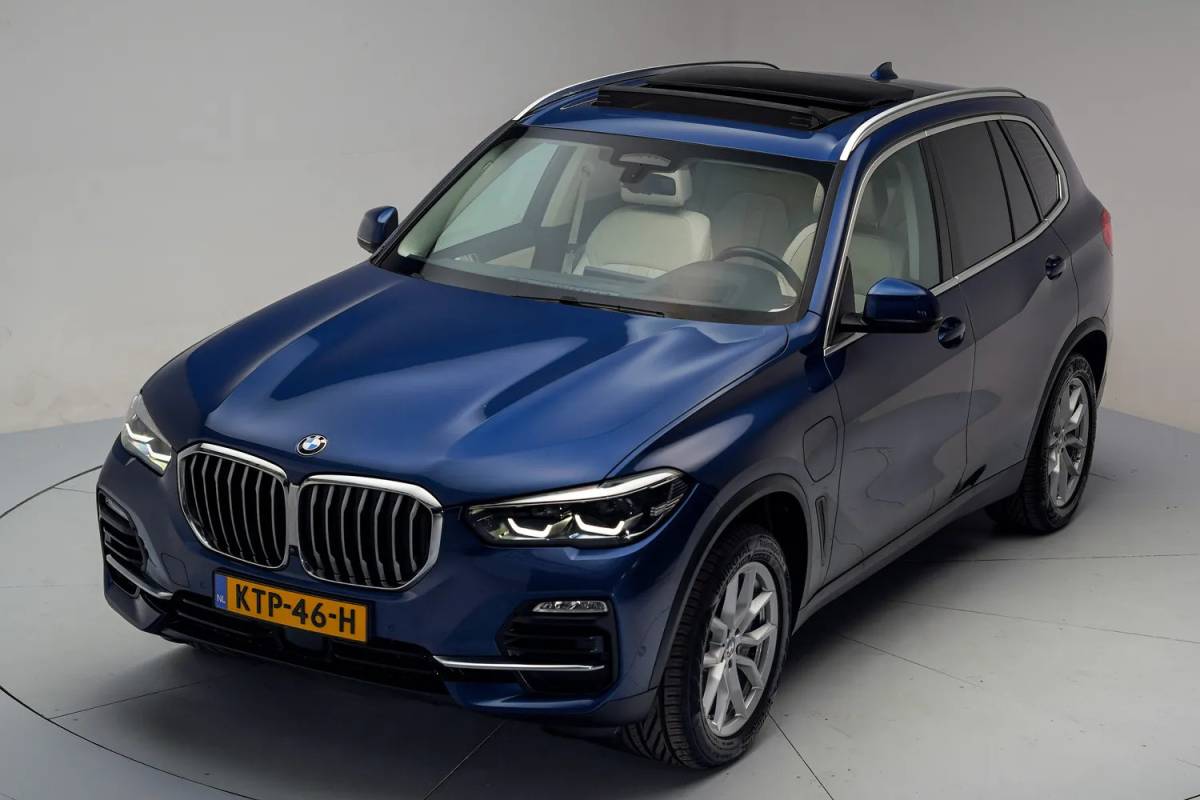 BMW X5 BMW X5 xDrive45e High Executive [ Panorama Luchtvering HUD Leder Stuur-&stoelverwarming]