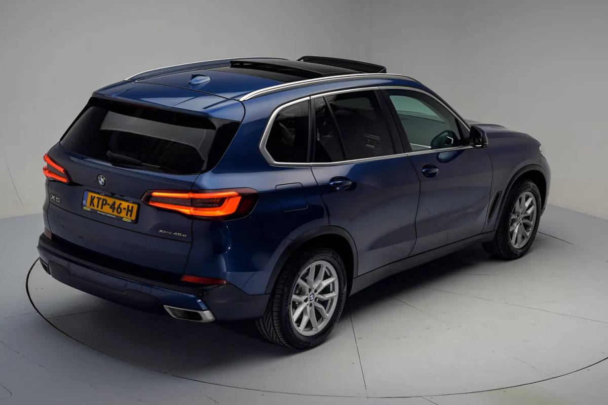BMW X5 BMW X5 xDrive45e High Executive [ Panorama Luchtvering HUD Leder Stuur-&stoelverwarming]