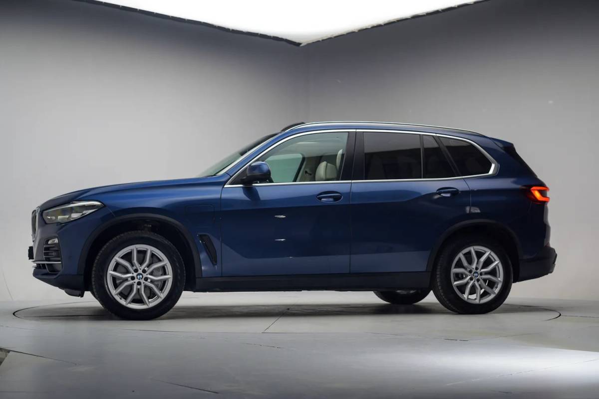 BMW X5 BMW X5 xDrive45e High Executive [ Panorama Luchtvering HUD Leder Stuur-&stoelverwarming]