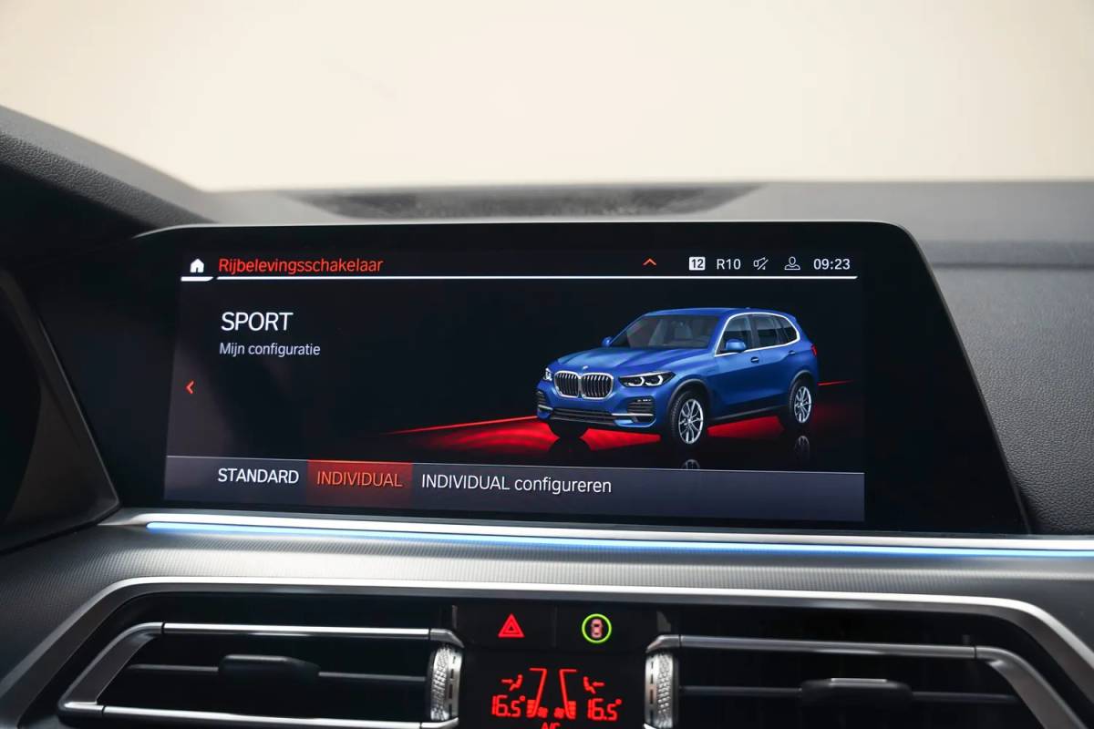 BMW X5 BMW X5 xDrive45e High Executive [ Panorama Luchtvering HUD Leder Stuur-&stoelverwarming]