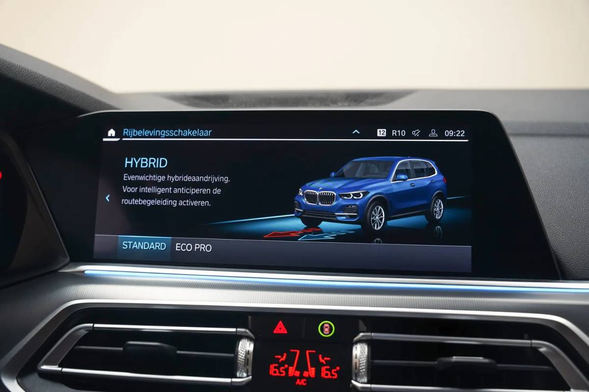 BMW X5 BMW X5 xDrive45e High Executive [ Panorama Luchtvering HUD Leder Stuur-&stoelverwarming]
