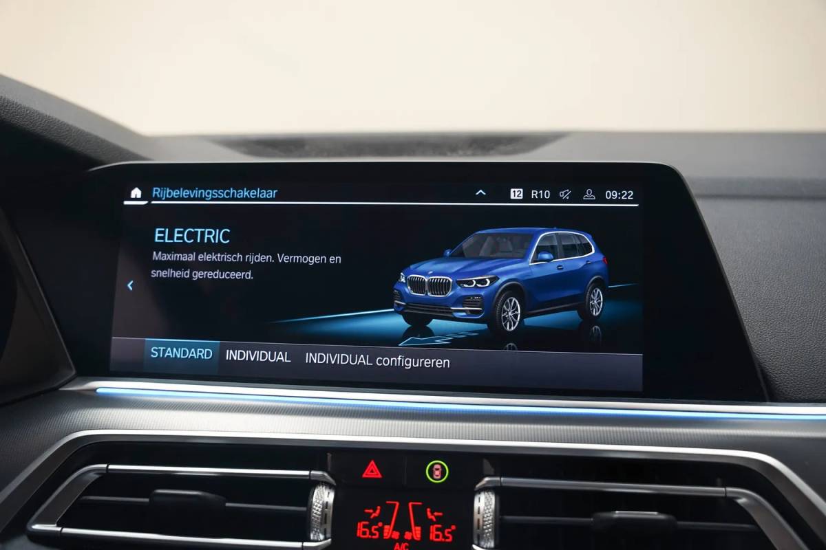 BMW X5 BMW X5 xDrive45e High Executive [ Panorama Luchtvering HUD Leder Stuur-&stoelverwarming]