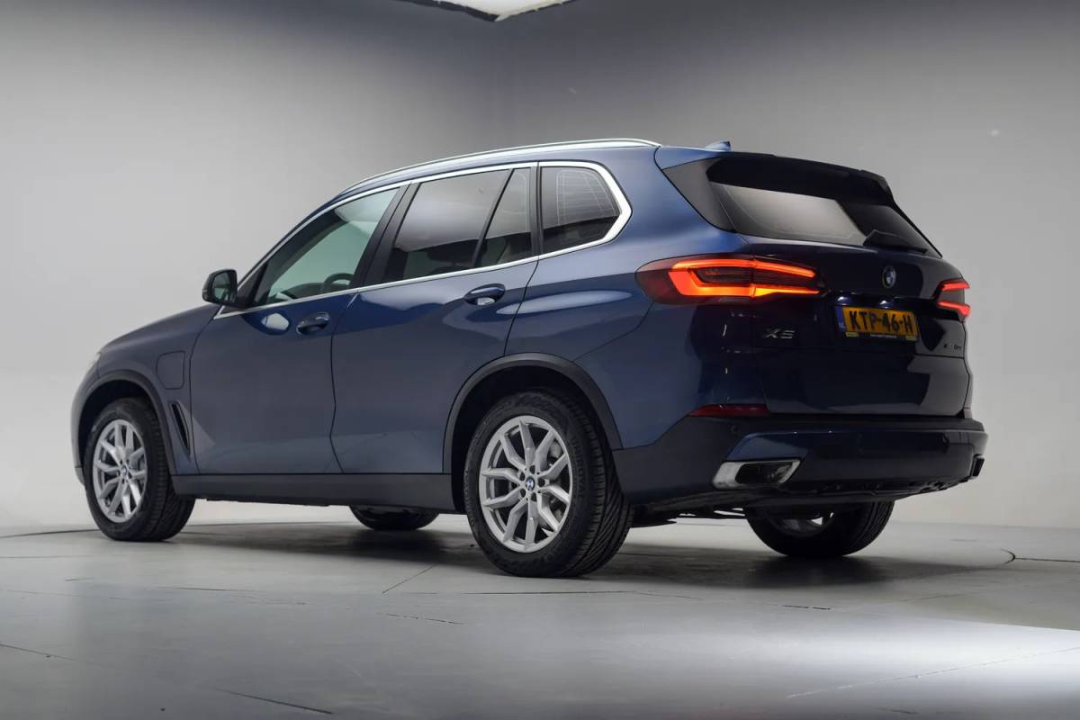 BMW X5 BMW X5 xDrive45e High Executive [ Panorama Luchtvering HUD Leder Stuur-&stoelverwarming]