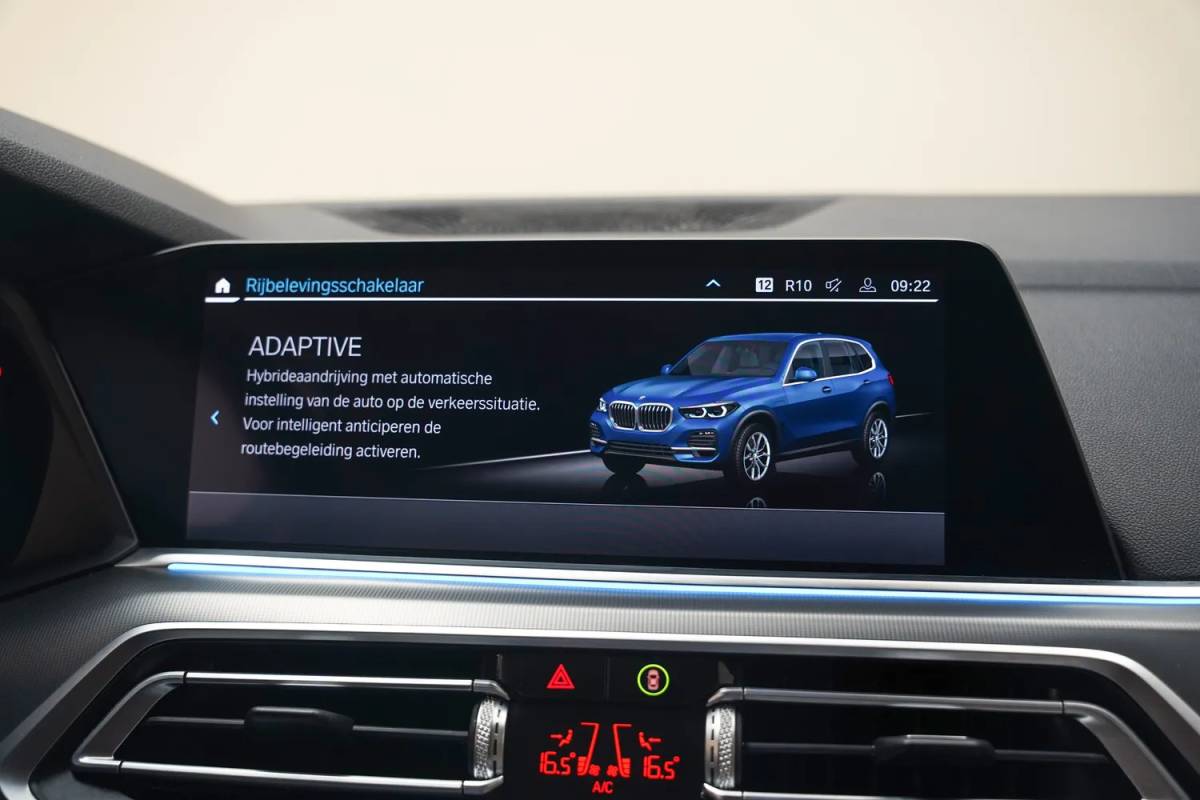 BMW X5 BMW X5 xDrive45e High Executive [ Panorama Luchtvering HUD Leder Stuur-&stoelverwarming]
