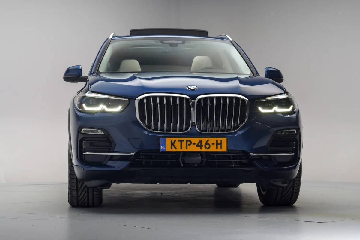 BMW X5 BMW X5 xDrive45e High Executive [ Panorama Luchtvering HUD Leder Stuur-&stoelverwarming]