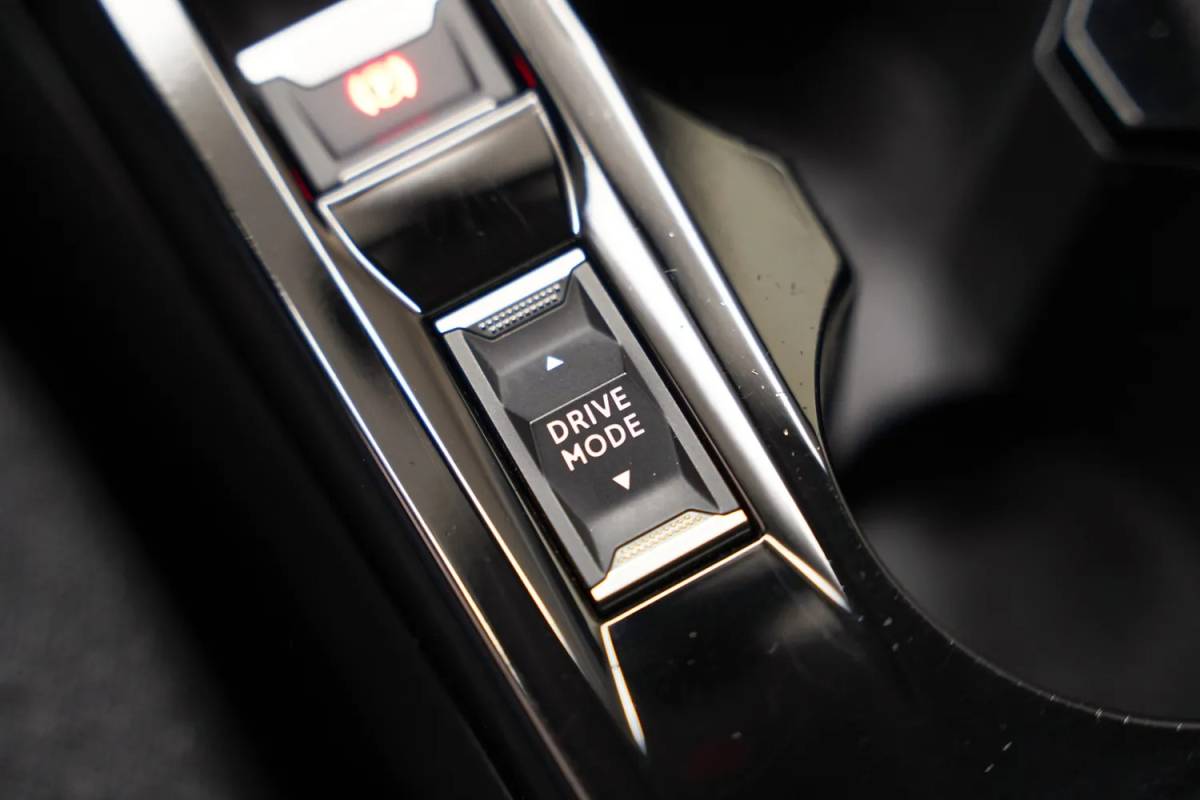 Peugeot e-2008 Peugeot 2008 EV Active Pack 50 kWh [ Climate Apple carplay / Android auto Cruise ]