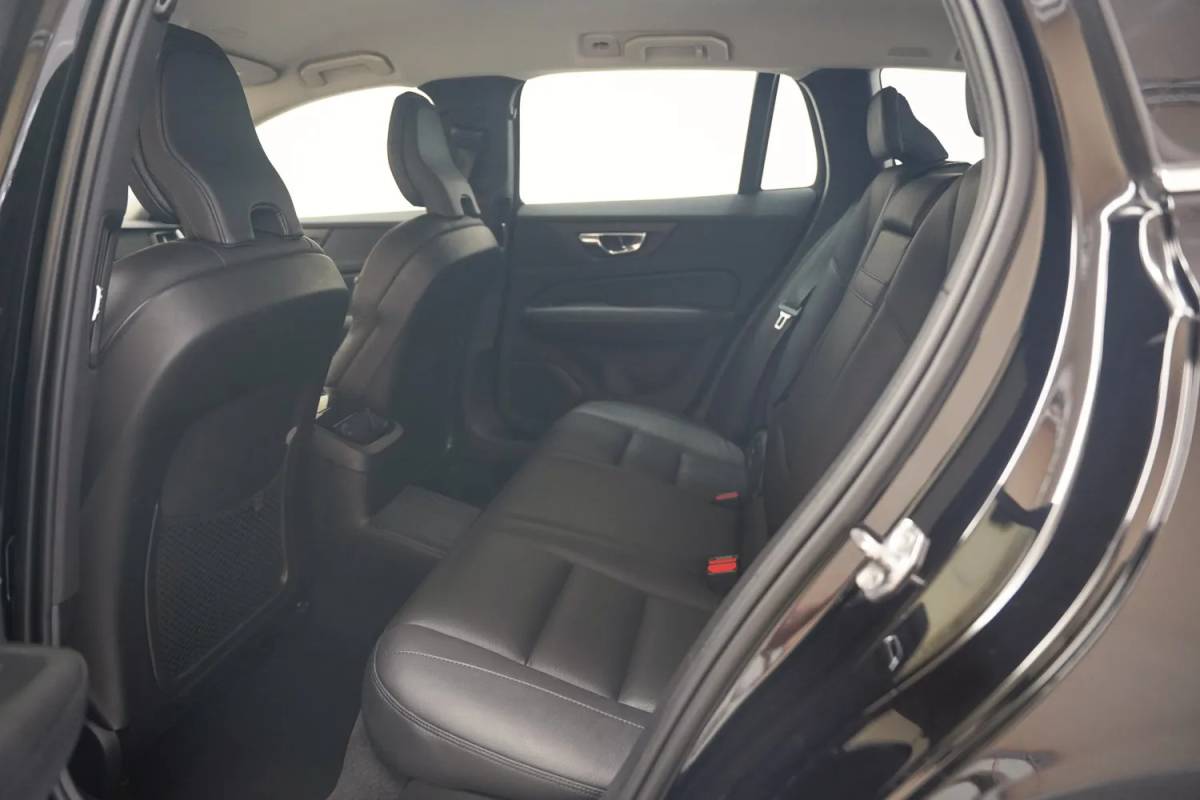 Volvo V60 Volvo V60 2.0 T6 AWD Recharge Business Pro [ Leder Comfortstoelen Stuur-&stoelverwarming ]