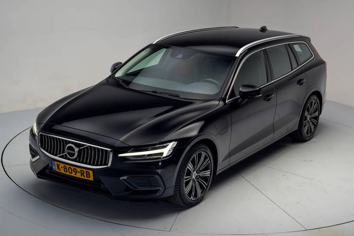 Volvo V60 Volvo V60 2.0 T6 AWD Recharge Business Pro [ Leder Comfortstoelen Stuur-&stoelverwarming ]