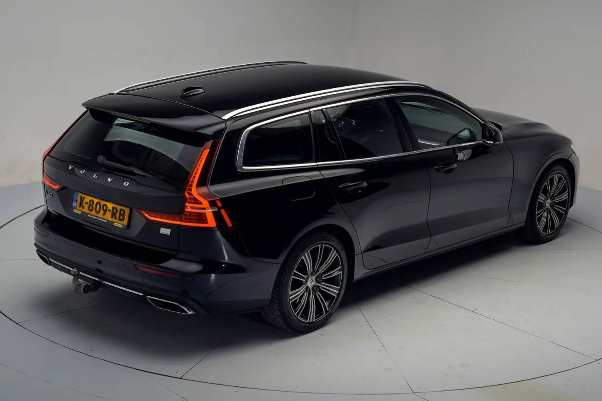 Volvo V60 Volvo V60 2.0 T6 AWD Recharge Business Pro [ Leder Comfortstoelen Stuur-&stoelverwarming ]