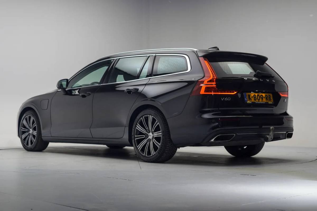 Volvo V60 Volvo V60 2.0 T6 AWD Recharge Business Pro [ Leder Comfortstoelen Stuur-&stoelverwarming ]