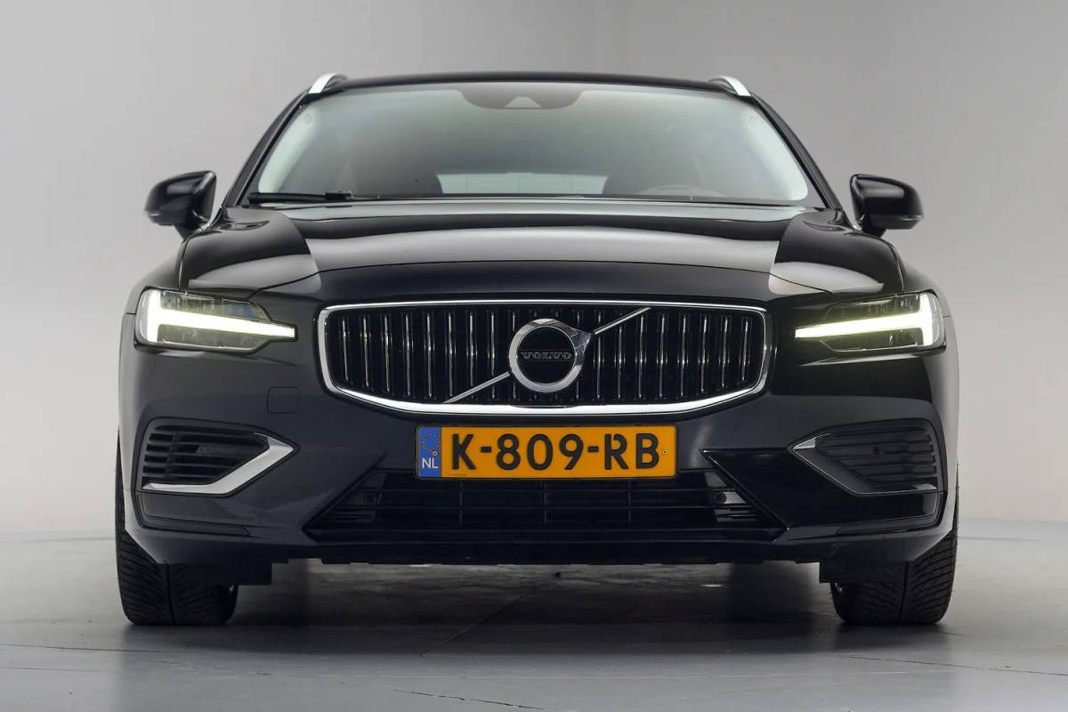 Volvo V60 Volvo V60 2.0 T6 AWD Recharge Business Pro [ Leder Comfortstoelen Stuur-&stoelverwarming ]