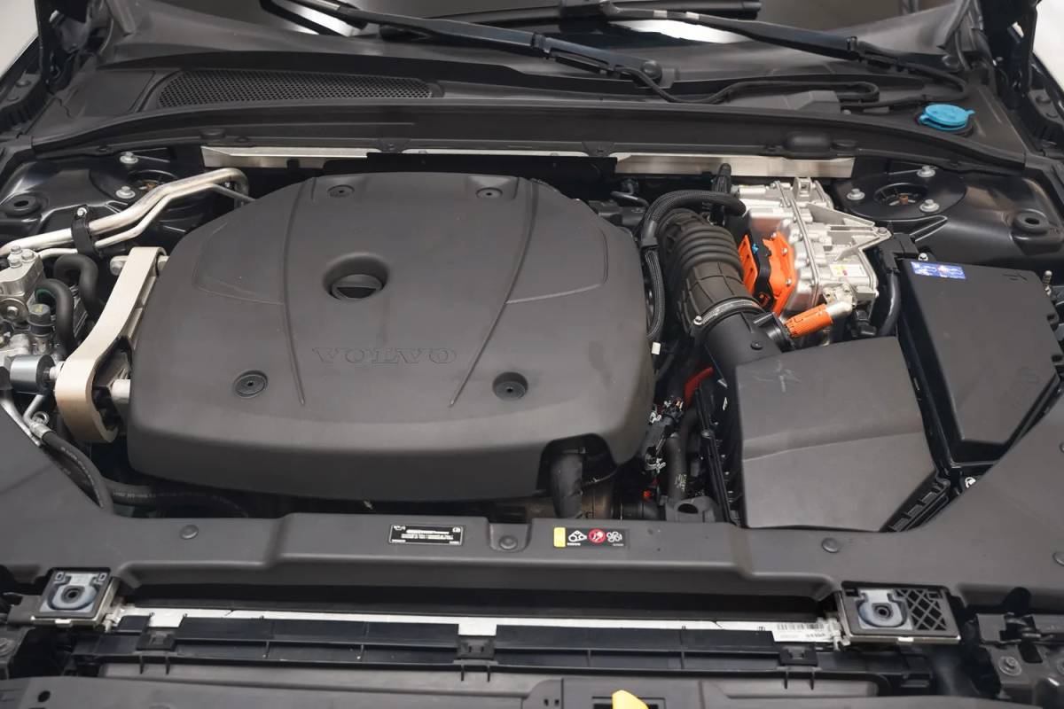 Volvo V60 Volvo V60 2.0 T6 AWD Recharge Business Pro [ Leder Comfortstoelen Stuur-&stoelverwarming ]