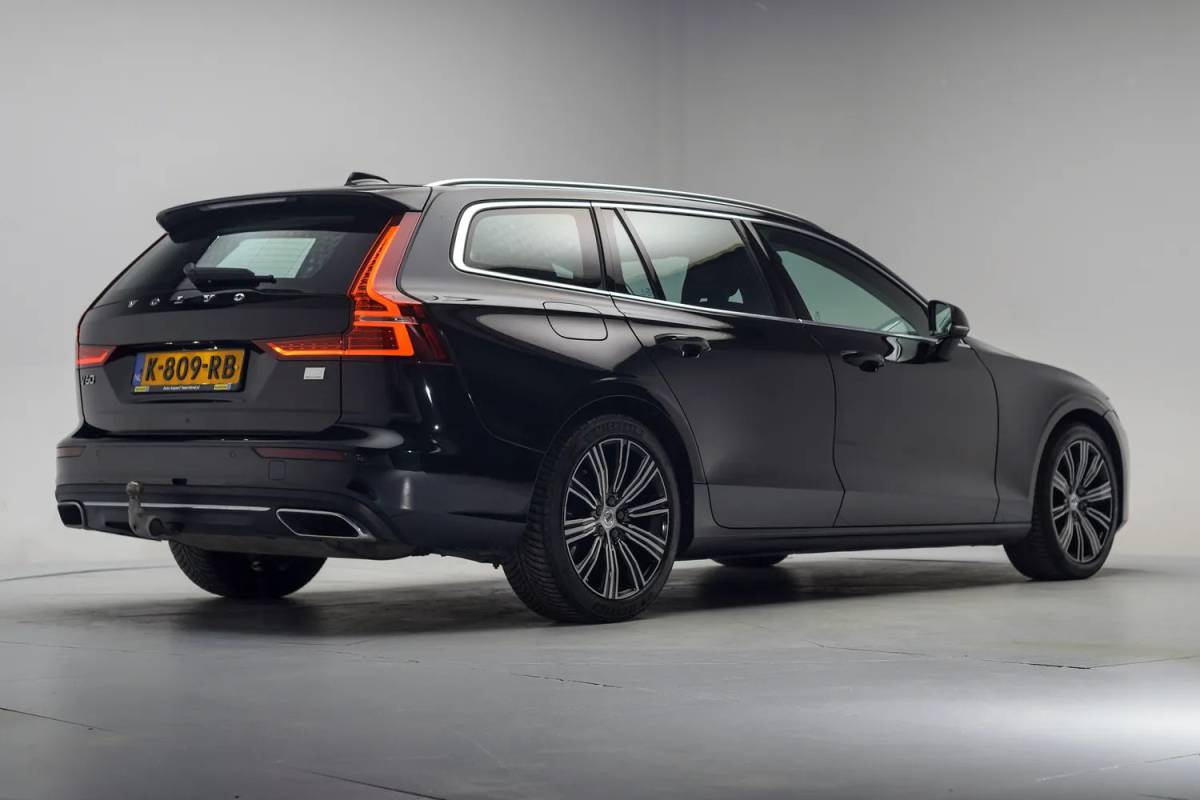 Volvo V60 Volvo V60 2.0 T6 AWD Recharge Business Pro [ Leder Comfortstoelen Stuur-&stoelverwarming ]