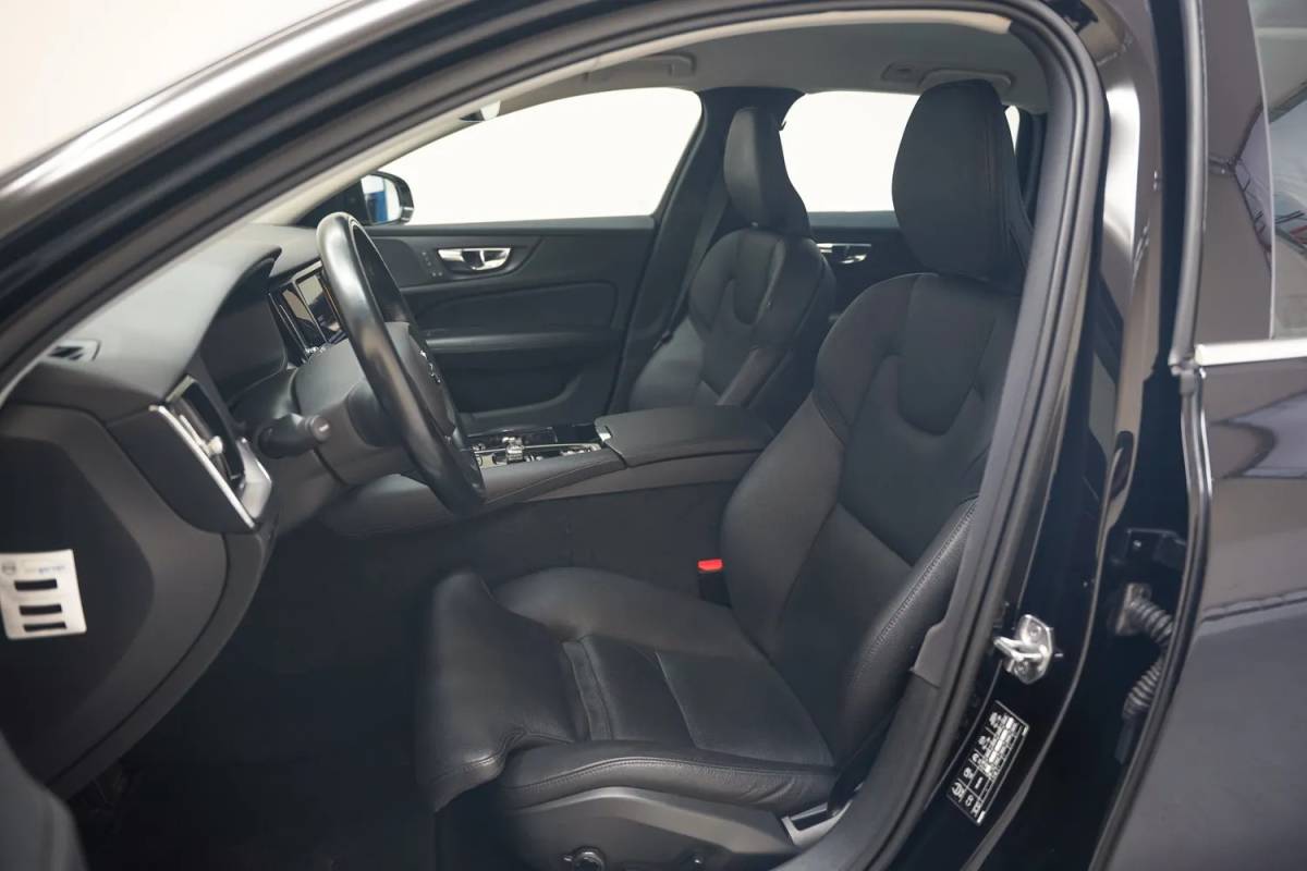Volvo V60 Volvo V60 2.0 T6 AWD Recharge Business Pro [ Leder Comfortstoelen Stuur-&stoelverwarming ]