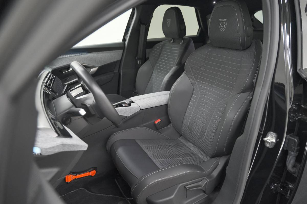 Peugeot 3008 Peugeot 3008 Hybrid 145 e-DCS6 GT | Trekhaak Afneembaar | Allseason Banden | Camera | Adaptieve Cruise Control