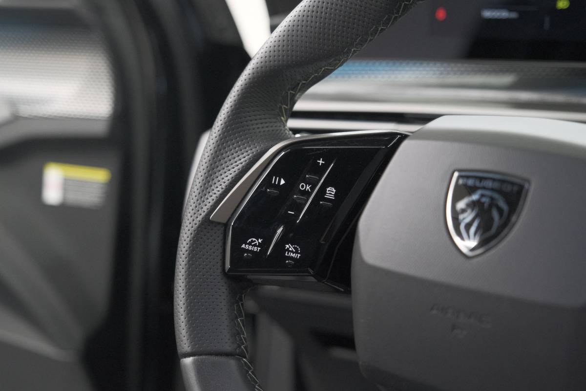 Peugeot 3008 Peugeot 3008 Hybrid 145 e-DCS6 GT | Trekhaak Afneembaar | Allseason Banden | Camera | Adaptieve Cruise Control