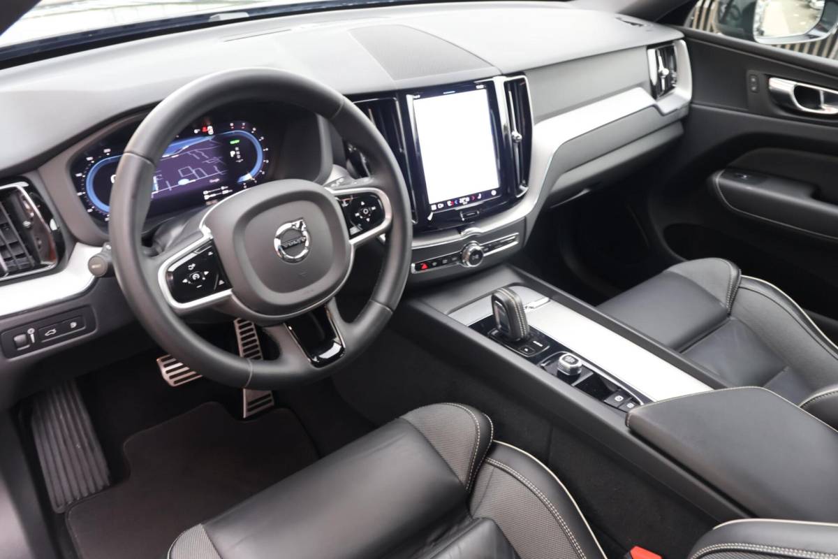 Volvo XC60 Volvo XC60 T6 Recharge AWD R-Design | Stoelverwarming | Parkeer Camera | Panoramadak | Memorystoel | Keyless