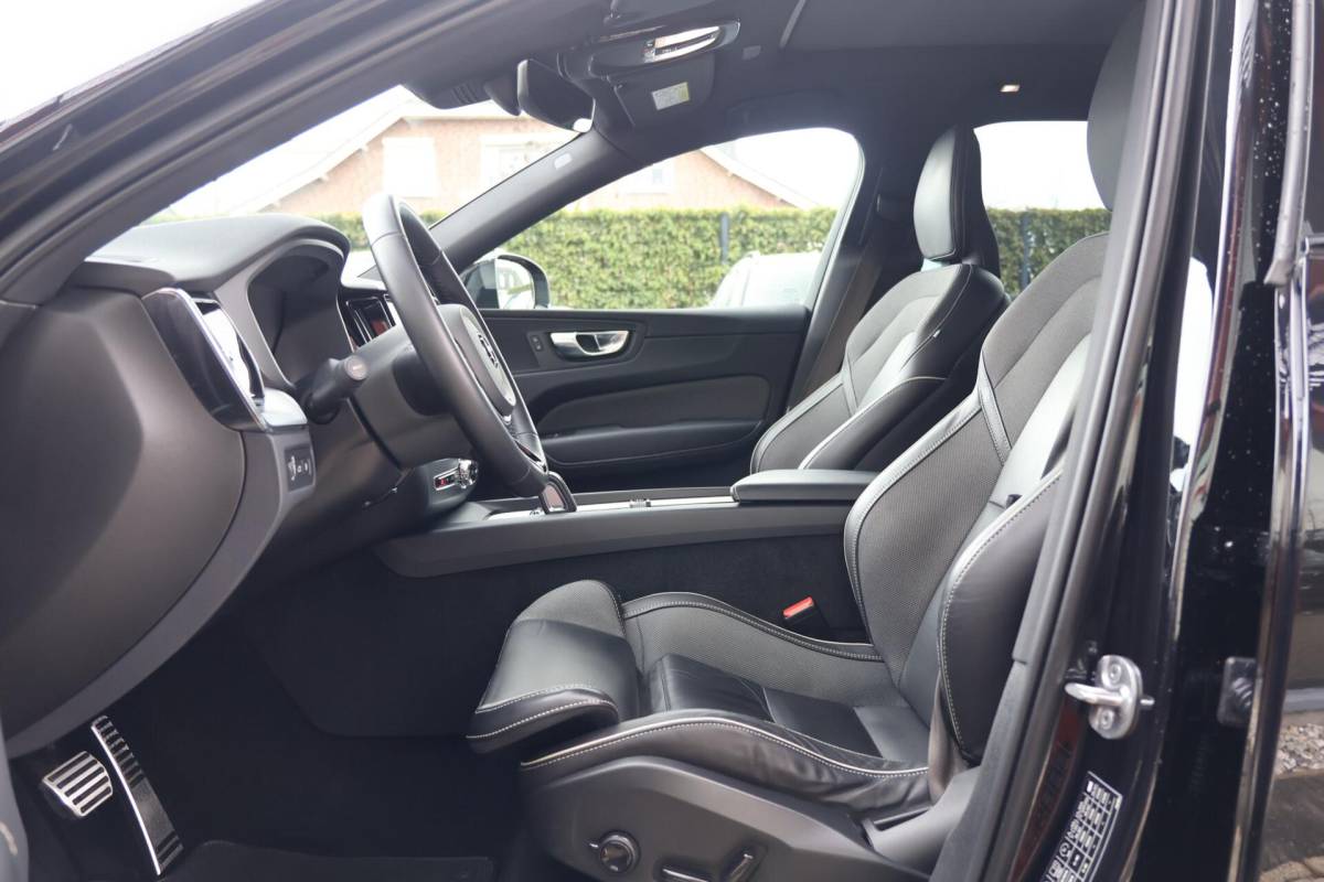 Volvo XC60 Volvo XC60 T6 Recharge AWD R-Design | Stoelverwarming | Parkeer Camera | Panoramadak | Memorystoel | Keyless