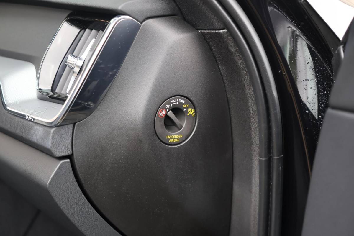 Volvo XC60 Volvo XC60 T6 Recharge AWD R-Design | Stoelverwarming | Parkeer Camera | Panoramadak | Memorystoel | Keyless