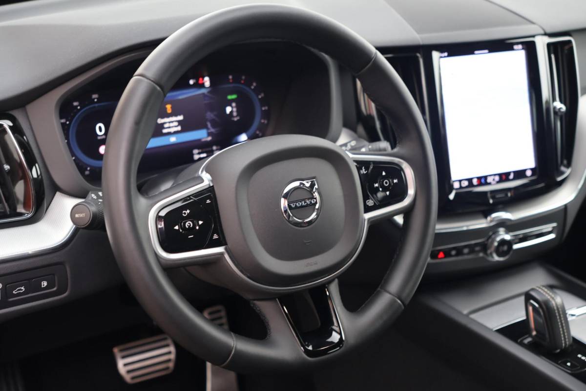 Volvo XC60 Volvo XC60 T6 Recharge AWD R-Design | Stoelverwarming | Parkeer Camera | Panoramadak | Memorystoel | Keyless