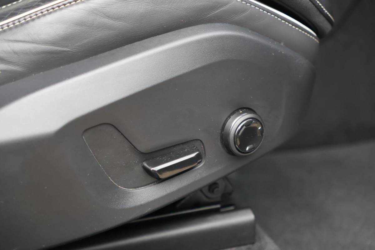 Volvo XC60 Volvo XC60 T6 Recharge AWD R-Design | Stoelverwarming | Parkeer Camera | Panoramadak | Memorystoel | Keyless