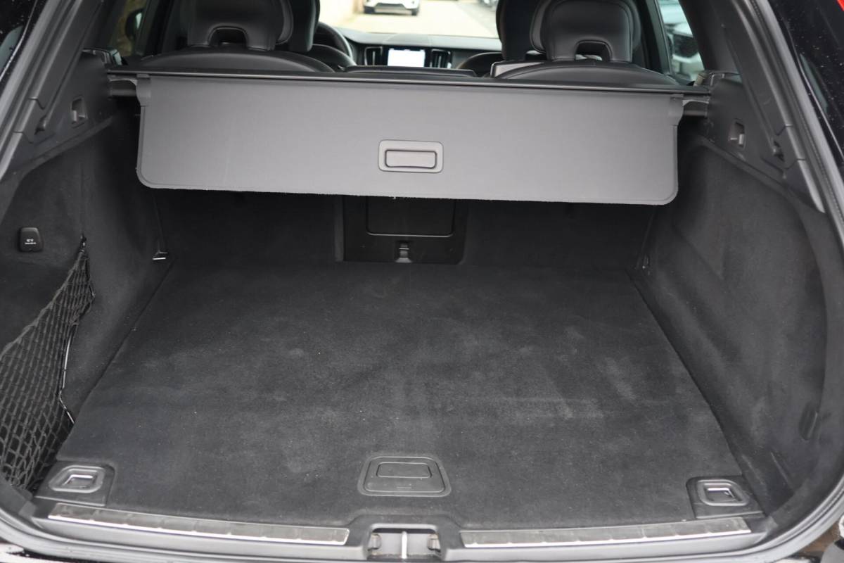 Volvo XC60 Volvo XC60 T6 Recharge AWD R-Design | Stoelverwarming | Parkeer Camera | Panoramadak | Memorystoel | Keyless