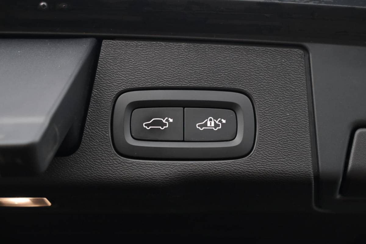 Volvo XC60 Volvo XC60 T6 Recharge AWD R-Design | Stoelverwarming | Parkeer Camera | Panoramadak | Memorystoel | Keyless
