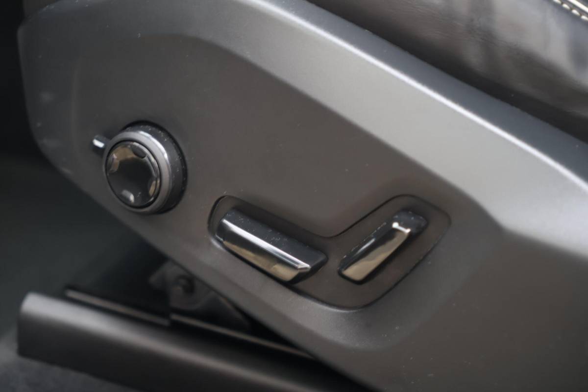 Volvo XC60 Volvo XC60 T6 Recharge AWD R-Design | Stoelverwarming | Parkeer Camera | Panoramadak | Memorystoel | Keyless