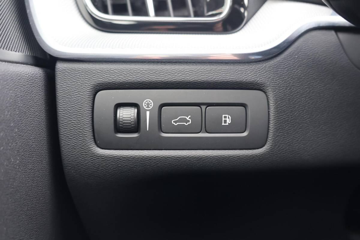 Volvo XC60 Volvo XC60 T6 Recharge AWD R-Design | Stoelverwarming | Parkeer Camera | Panoramadak | Memorystoel | Keyless