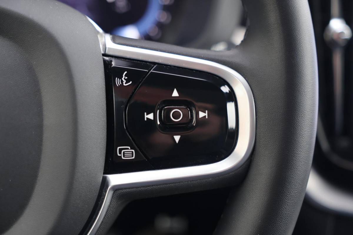 Volvo XC60 Volvo XC60 T6 Recharge AWD R-Design | Stoelverwarming | Parkeer Camera | Panoramadak | Memorystoel | Keyless