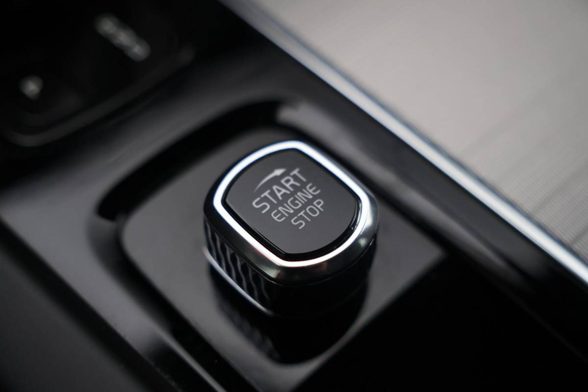 Volvo XC60 Volvo XC60 T6 Recharge AWD R-Design | Stoelverwarming | Parkeer Camera | Panoramadak | Memorystoel | Keyless