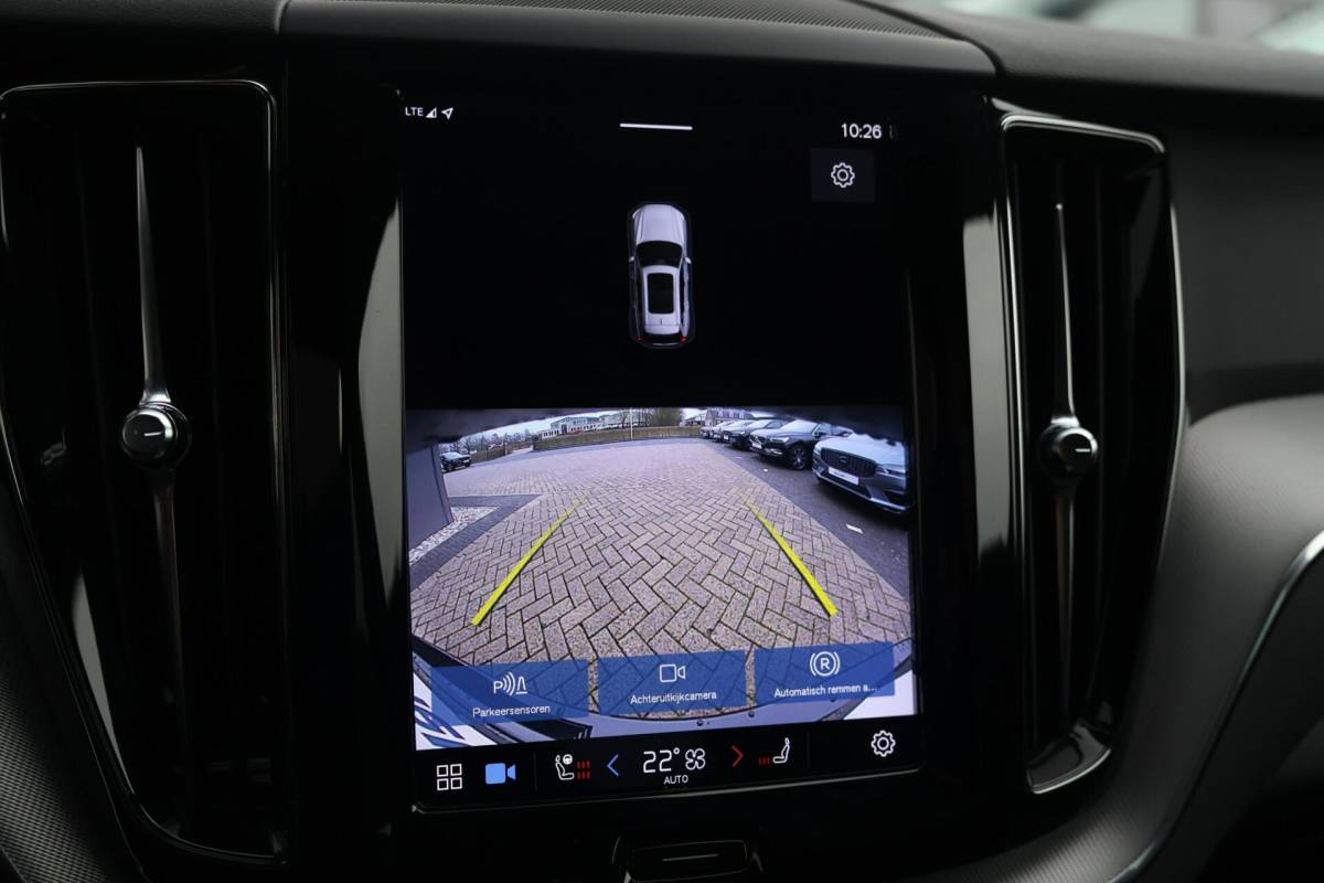 Volvo XC60 Volvo XC60 T6 Recharge AWD R-Design | Stoelverwarming | Parkeer Camera | Panoramadak | Memorystoel | Keyless