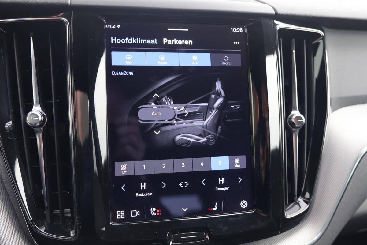 Volvo XC60 Volvo XC60 T6 Recharge AWD R-Design | Stoelverwarming | Parkeer Camera | Panoramadak | Memorystoel | Keyless