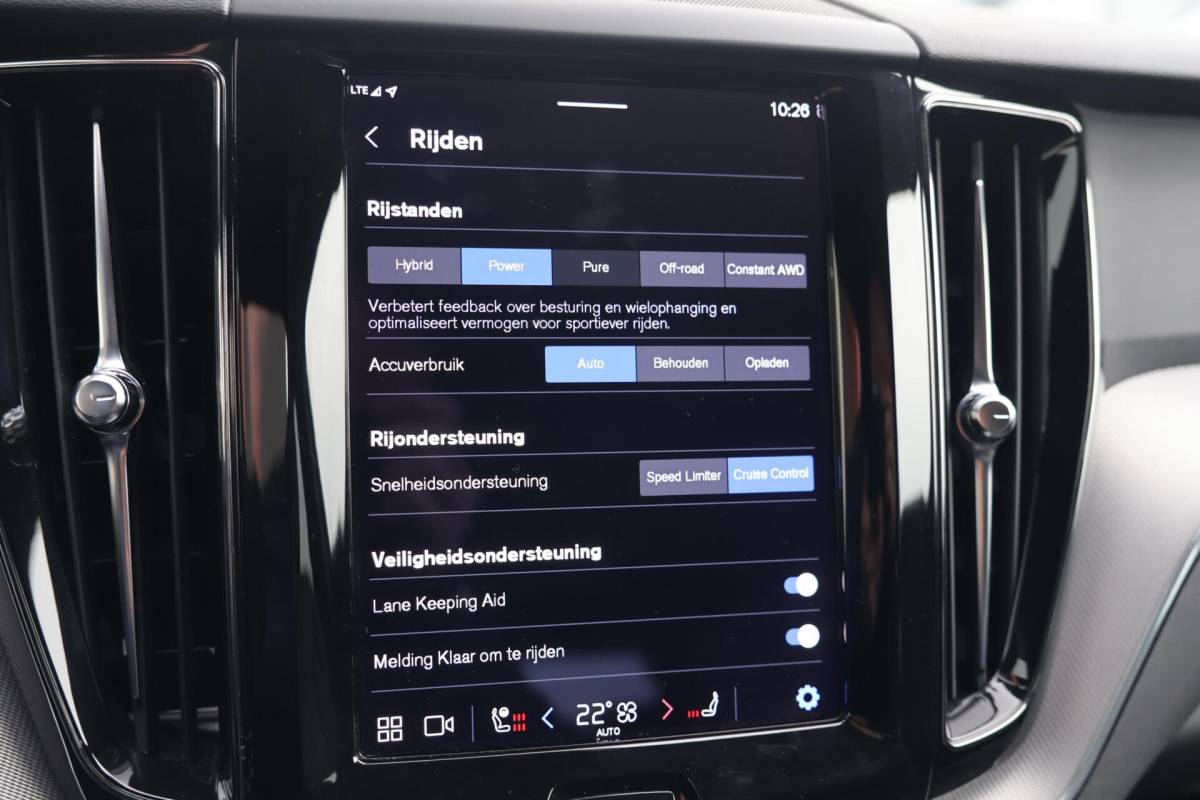 Volvo XC60 Volvo XC60 T6 Recharge AWD R-Design | Stoelverwarming | Parkeer Camera | Panoramadak | Memorystoel | Keyless
